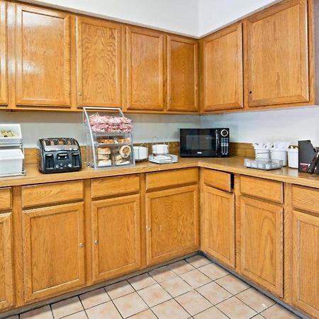 Super 8 By Wyndham Plano/Dallas Area Екстер'єр фото