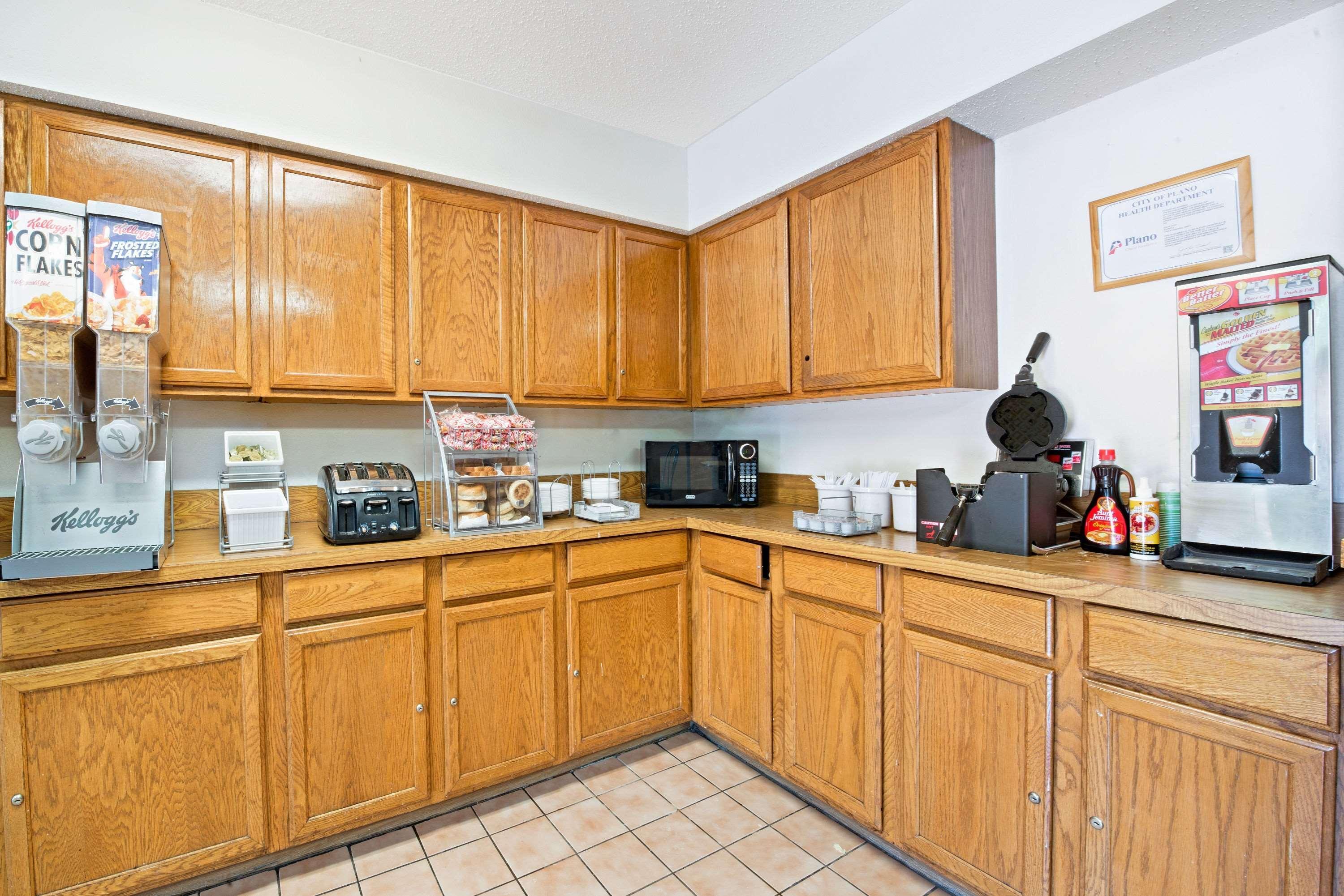 Super 8 By Wyndham Plano/Dallas Area Екстер'єр фото
